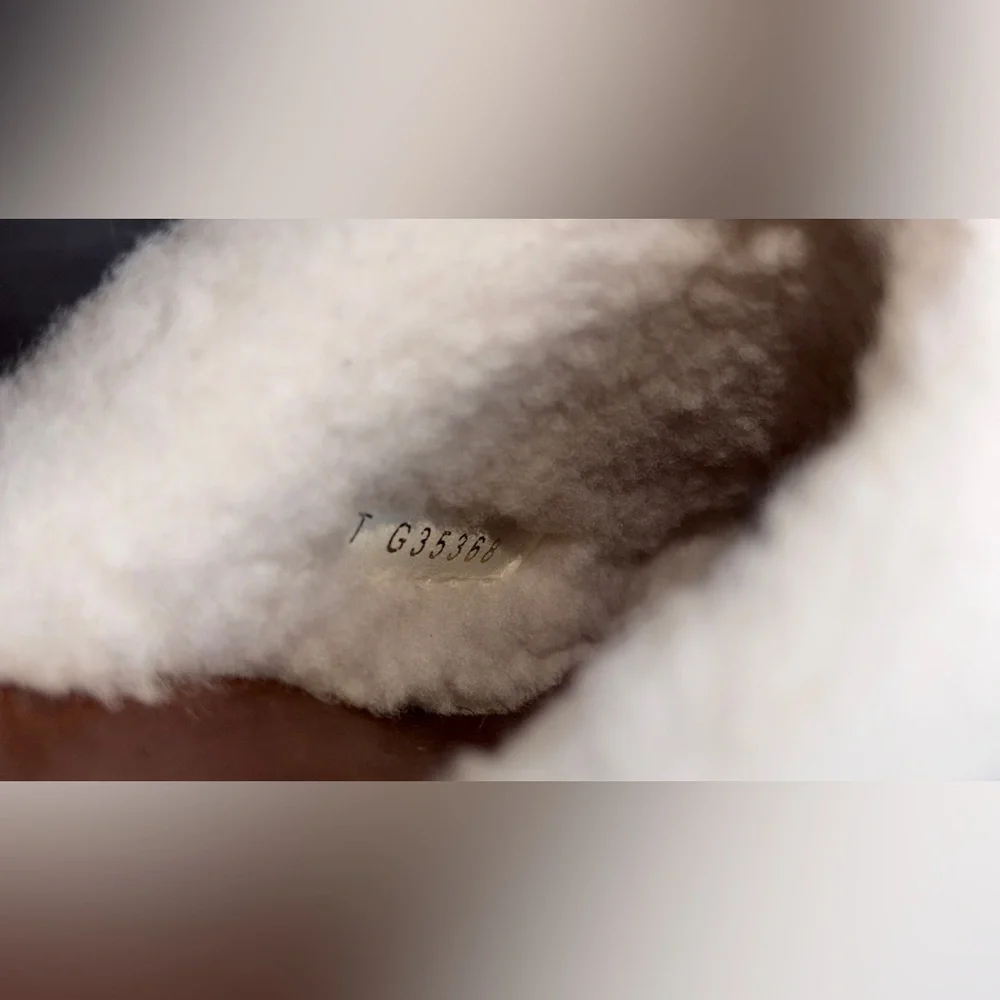 🖤CHANEL🖤Shearling Crinkled Leather Clogs - Picture 8 of 13